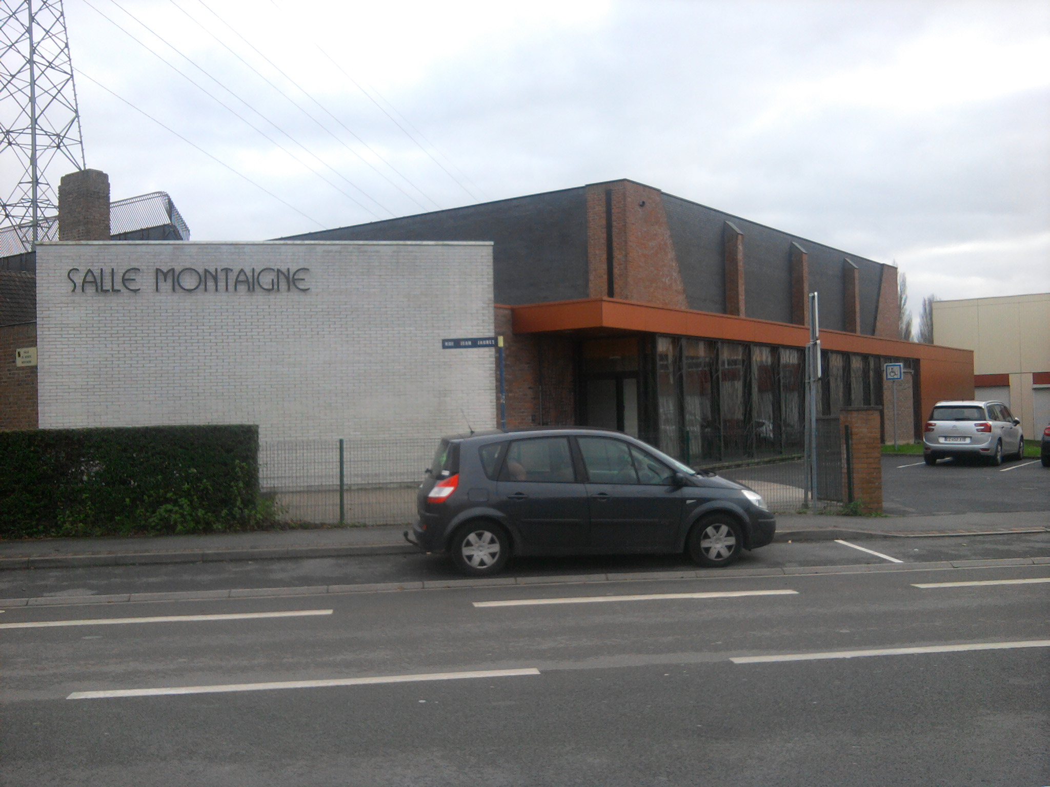 Photo de l'entrée de la salle Montaigne